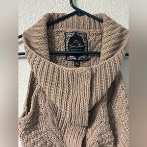 Guess Women's Cowl Neck Sweater vest size medium in Beige.